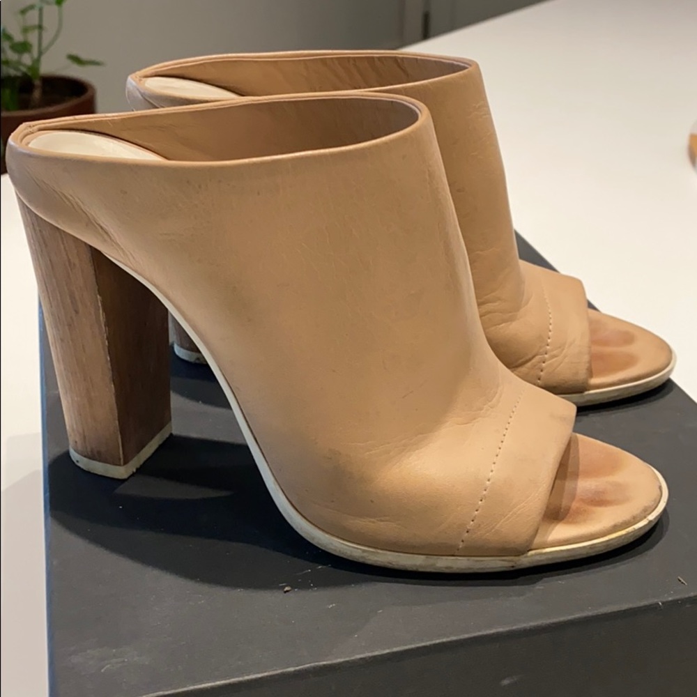 Vince nude mules Sz 7